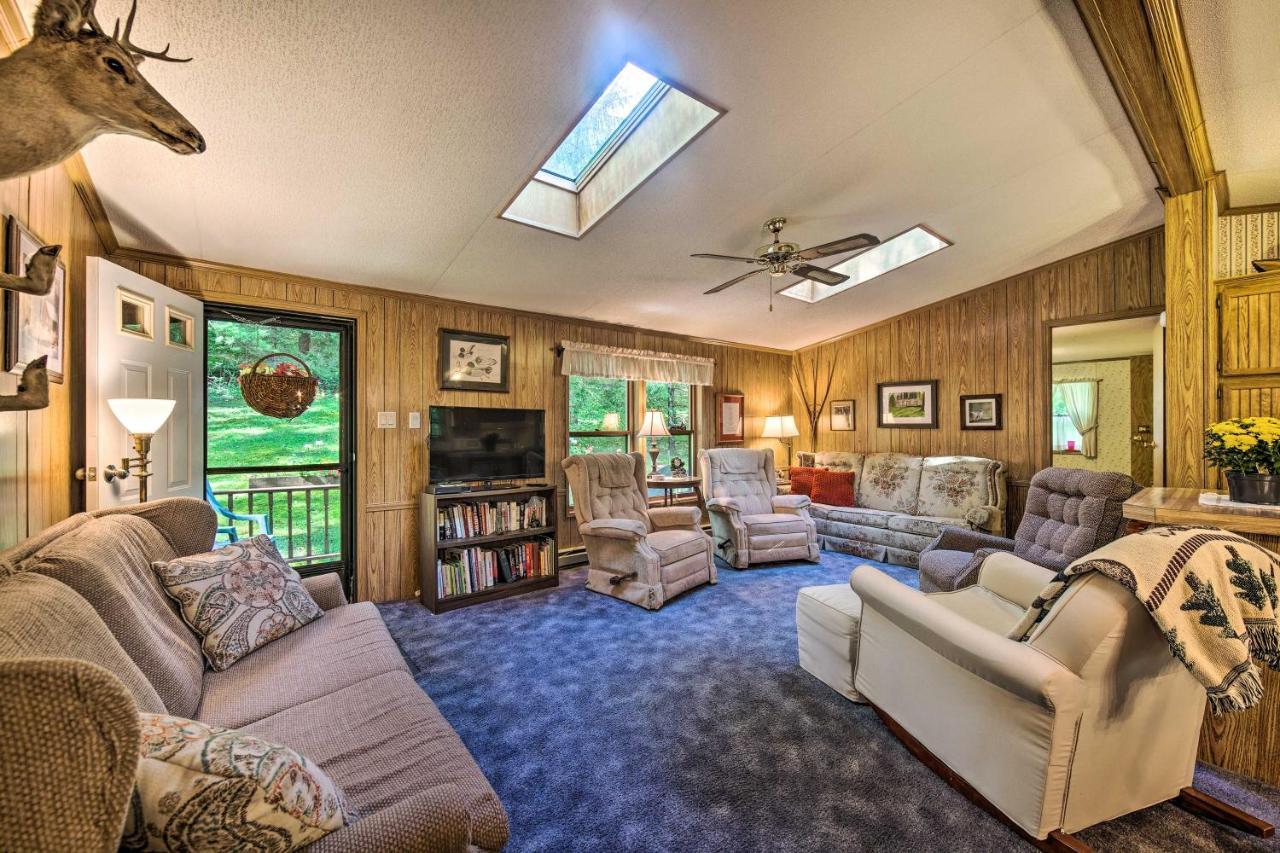 Scenic Escape Swim, Fish, Hike! Holiday home Spring Mills